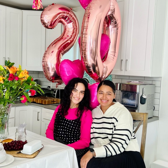 welcome to my closet, my name is makaylah💫 - Picture 3 of 11